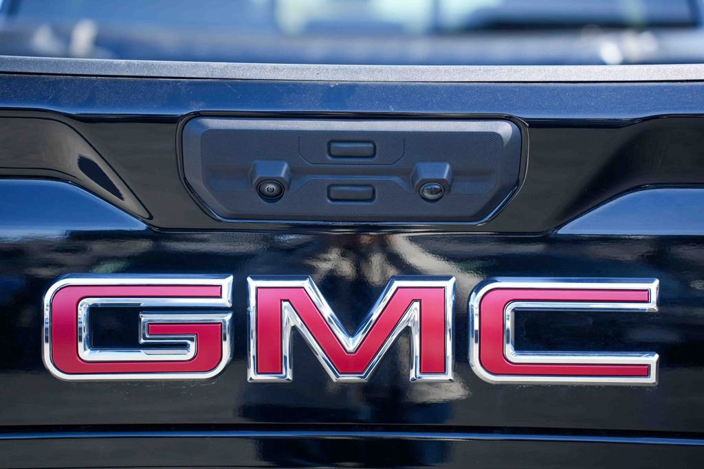 Used 2025 GMC Sierra 2500 AT4 w/ AT4 Premium Plus Package AWD/4WD image 12