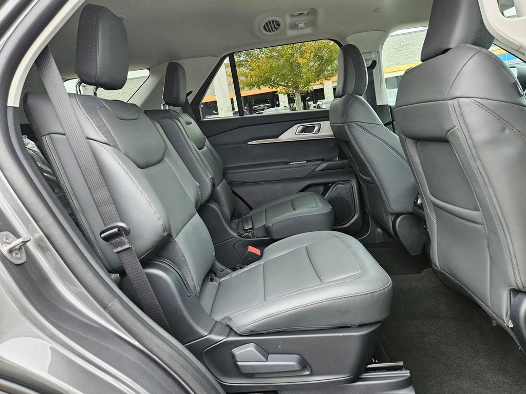New 2026 Ford Explorer Active w/ Active Comfort Package image 28