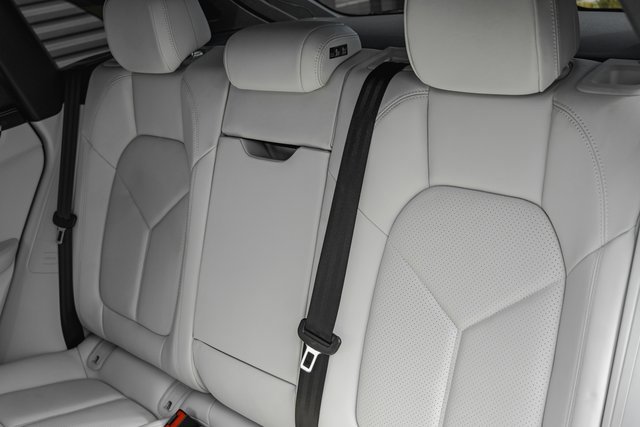 Used 2023 Porsche Macan w/ Premium Package Plus image 26