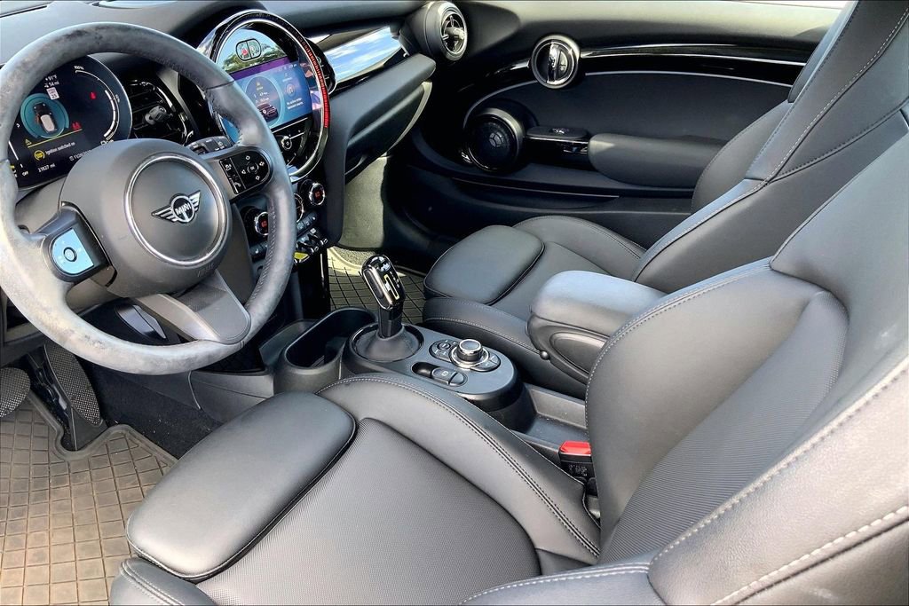 Certified 2024 MINI Cooper SE image 18