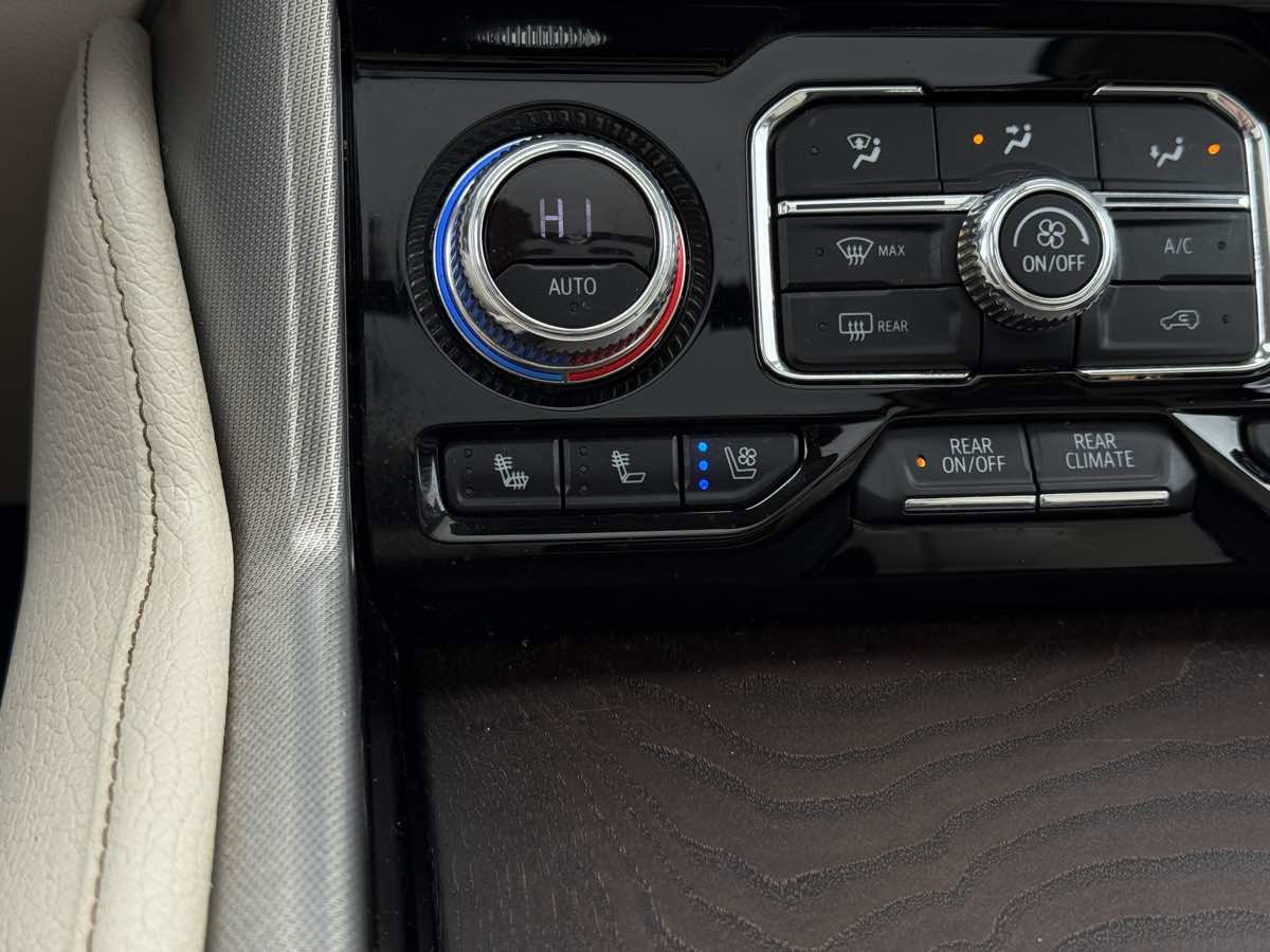 Used 2021 GMC Yukon XL Denali image 35