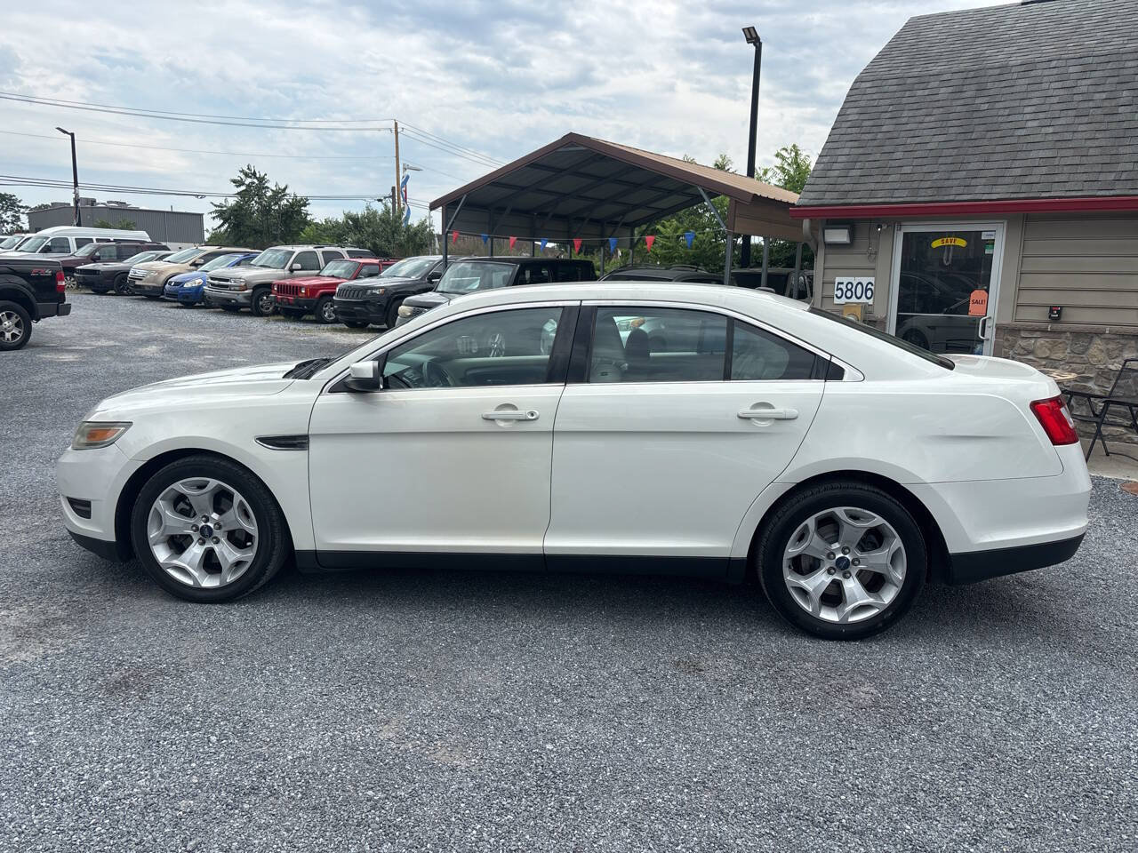 Used 2011 Ford Taurus SEL w/ 202A Rapid Spec Order Code FWD image 9