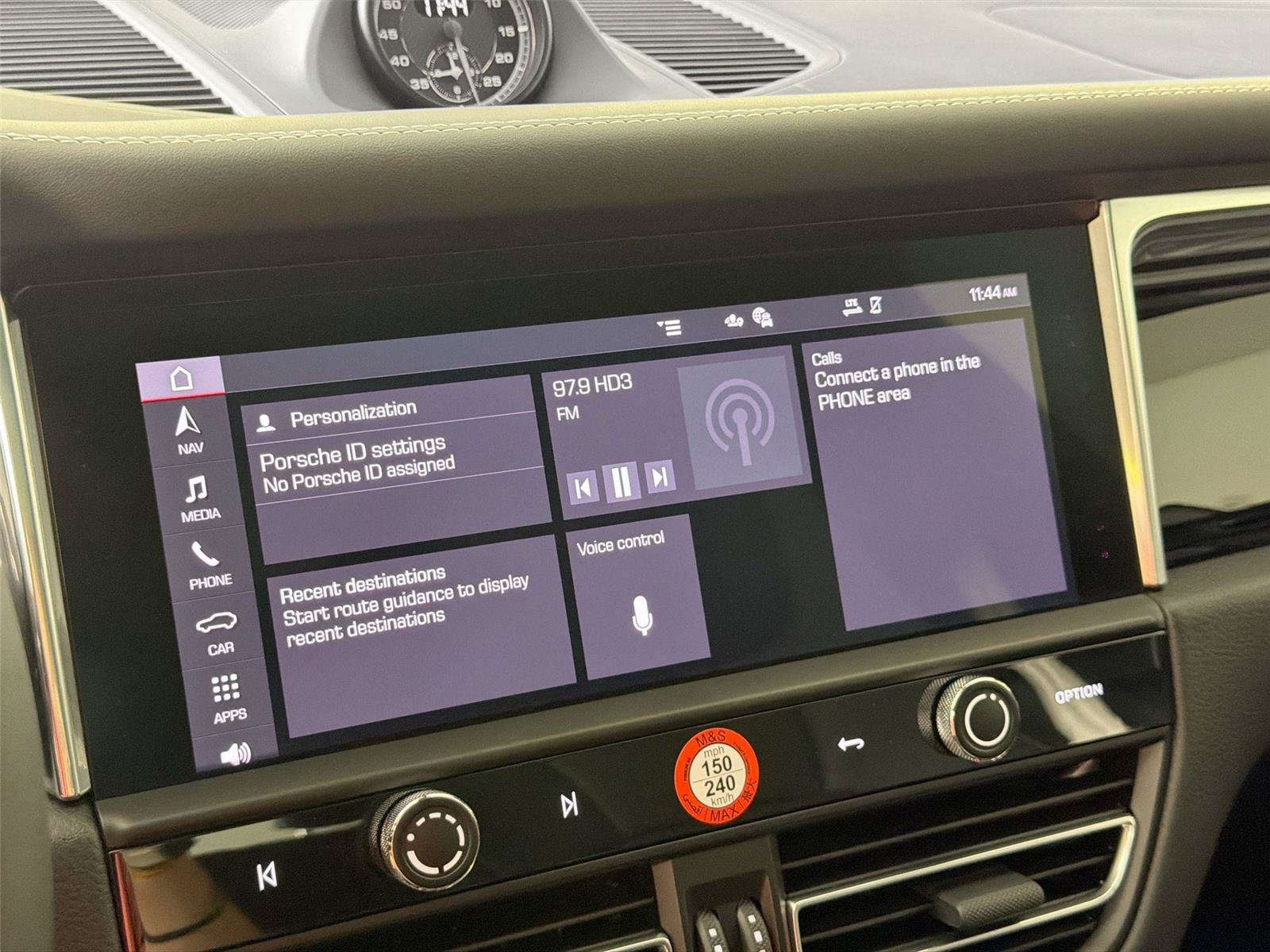 Certified 2025 Porsche Macan S AWD/4WD image 21