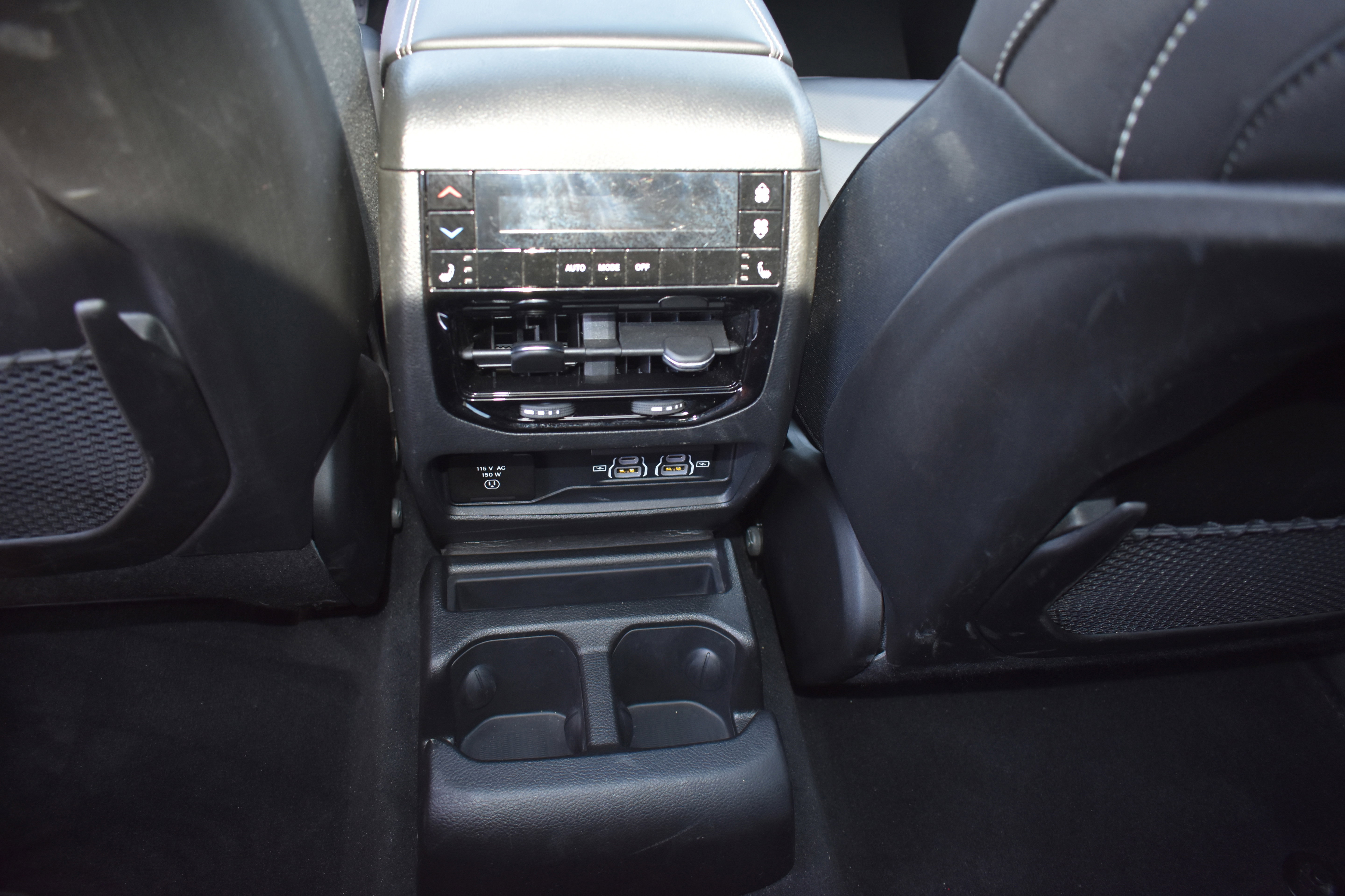 Used 2025 Jeep Grand Cherokee L Limited w/ Luxury Tech Group II AWD/4WD image 29