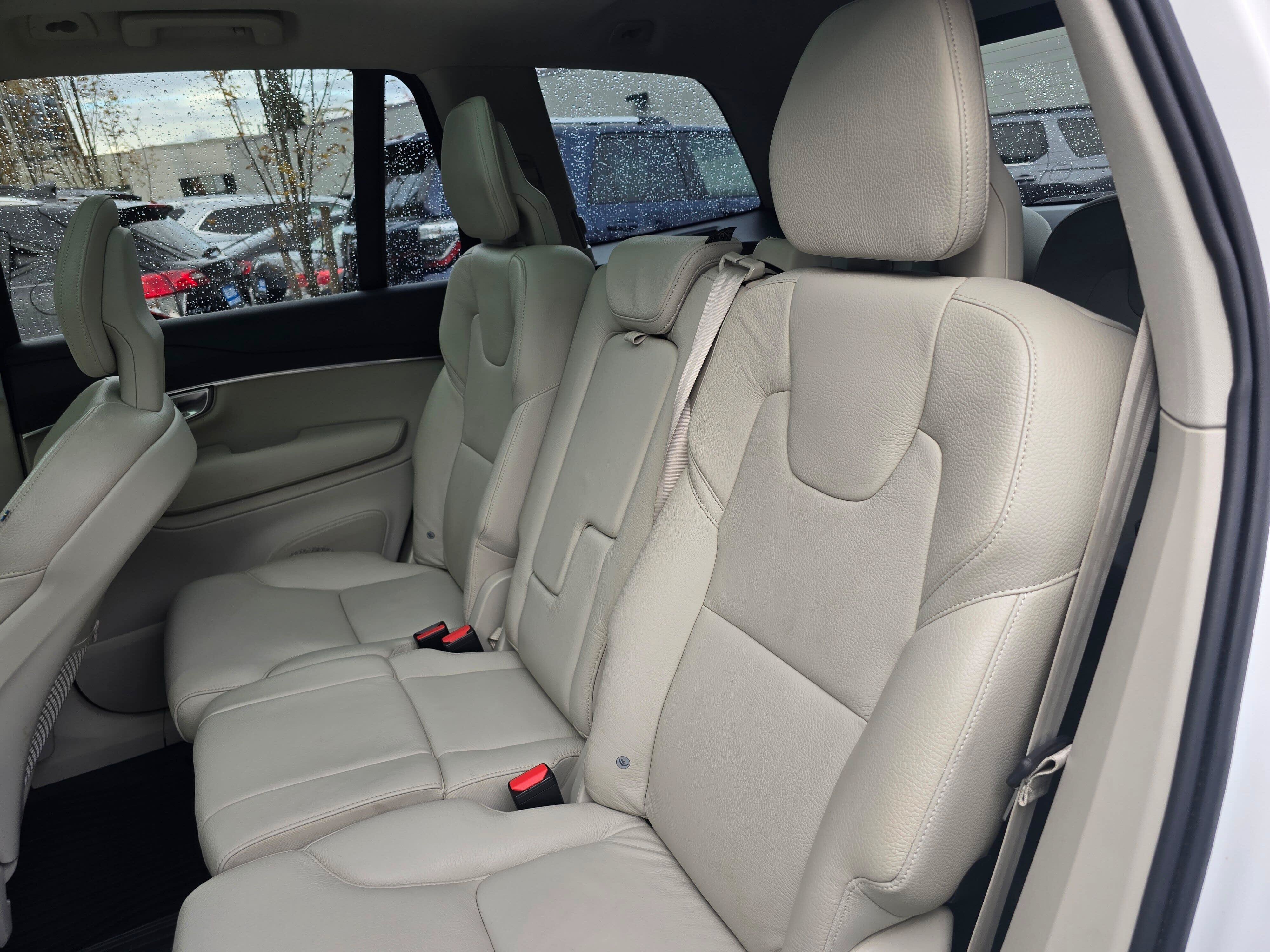 Used 2020 Volvo XC90 T6 Momentum w/ Protection Package Premier AWD/4WD image 18