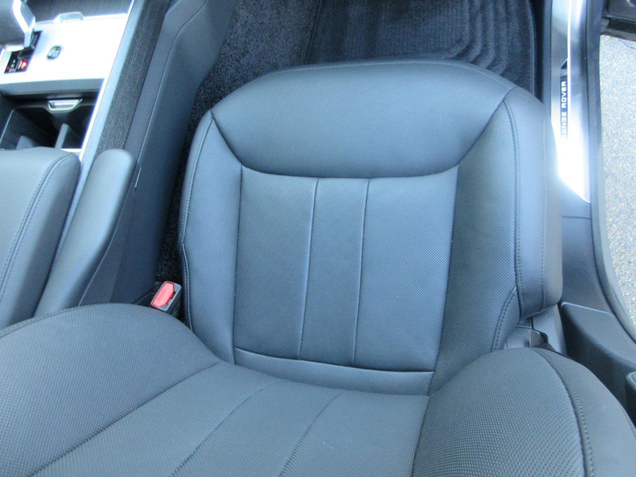Used 2025 Land Rover Range Rover SE AWD/4WD image 31