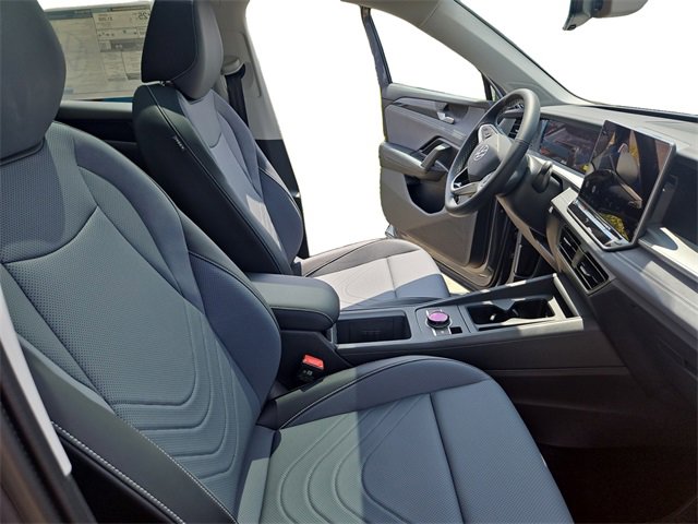 New 2025 Volkswagen Tiguan SE image 17