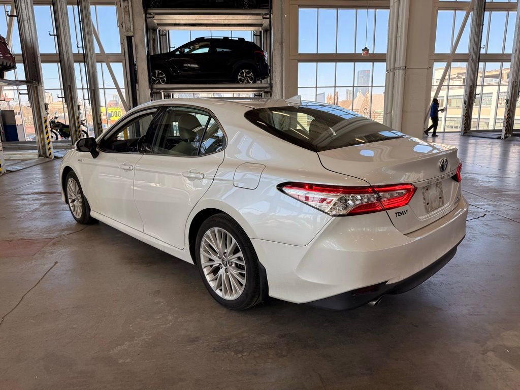Used 2020 Toyota Camry XLE w/ Sunroof Package image 5