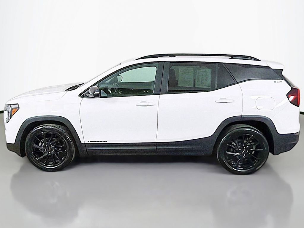 Used 2023 GMC Terrain SLE w/ Driver Convenience Package image 11