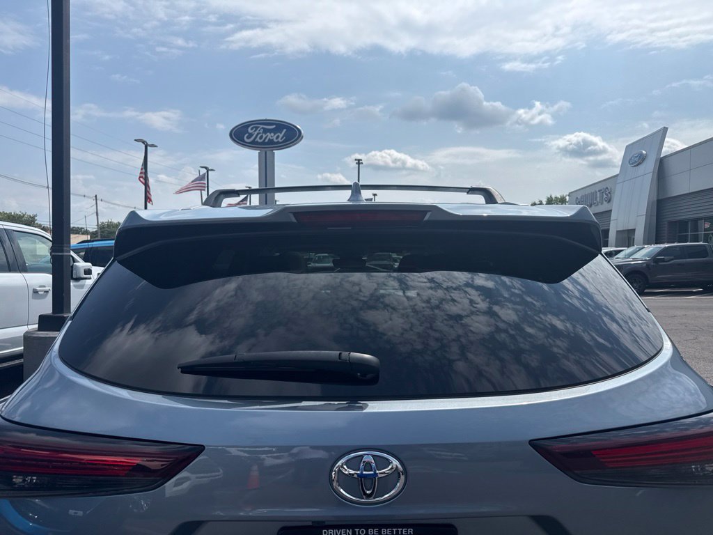 Used 2024 Toyota Highlander XLE AWD/4WD image 7