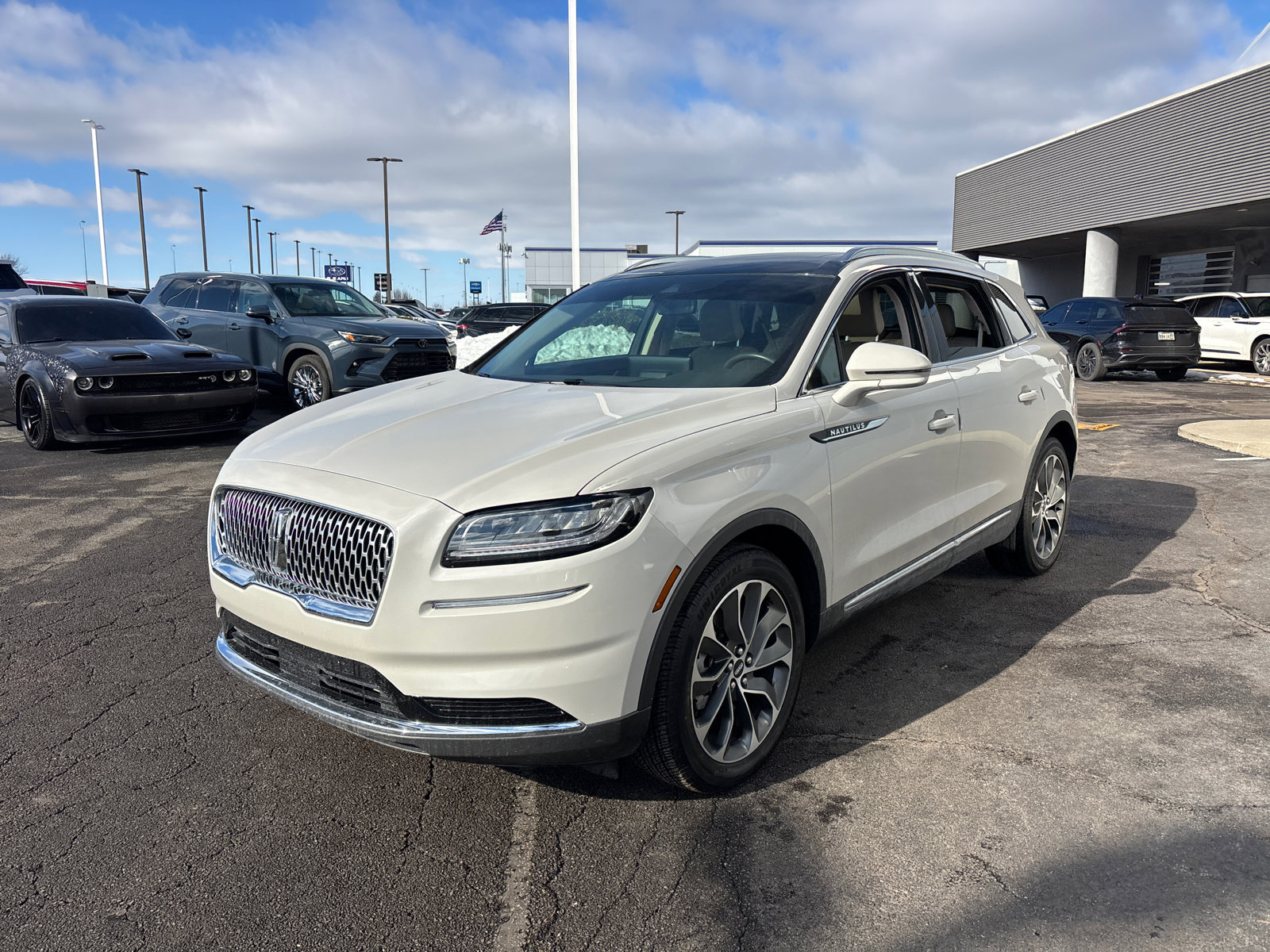 Certified 2022 Lincoln Nautilus Reserve w/ Cargo Utility Package image 3