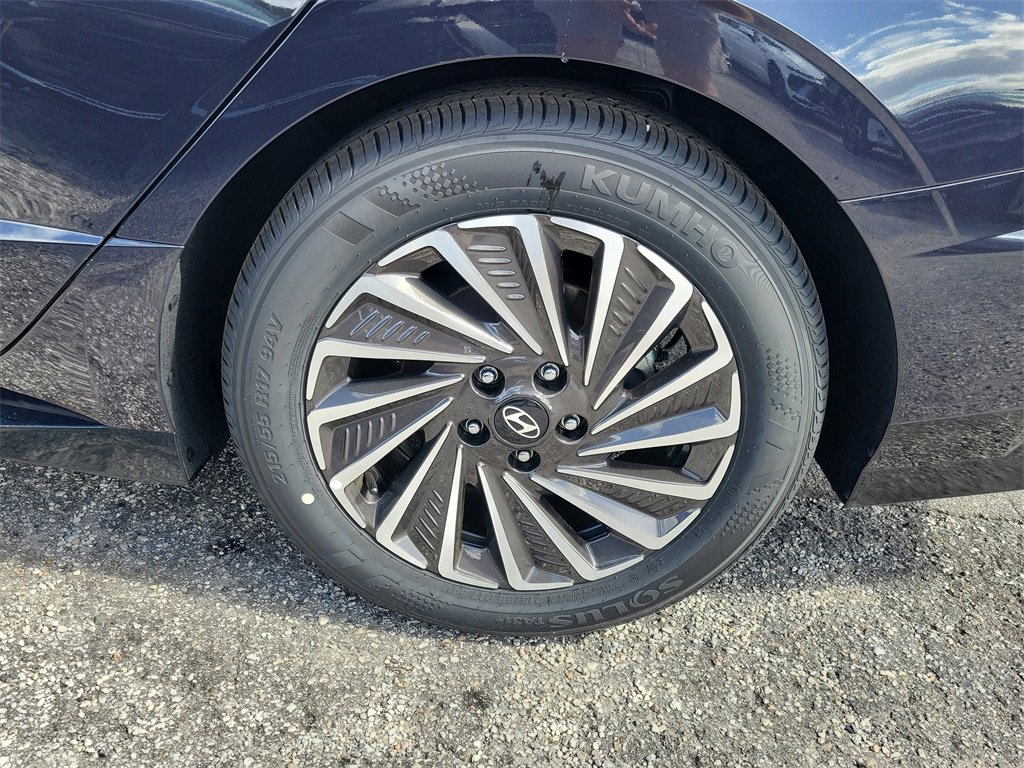 New 2025 Hyundai Sonata Limited image 4