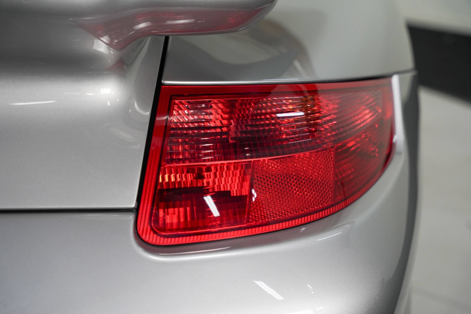 Used 2008 Porsche 911 GT2 RWD image 21