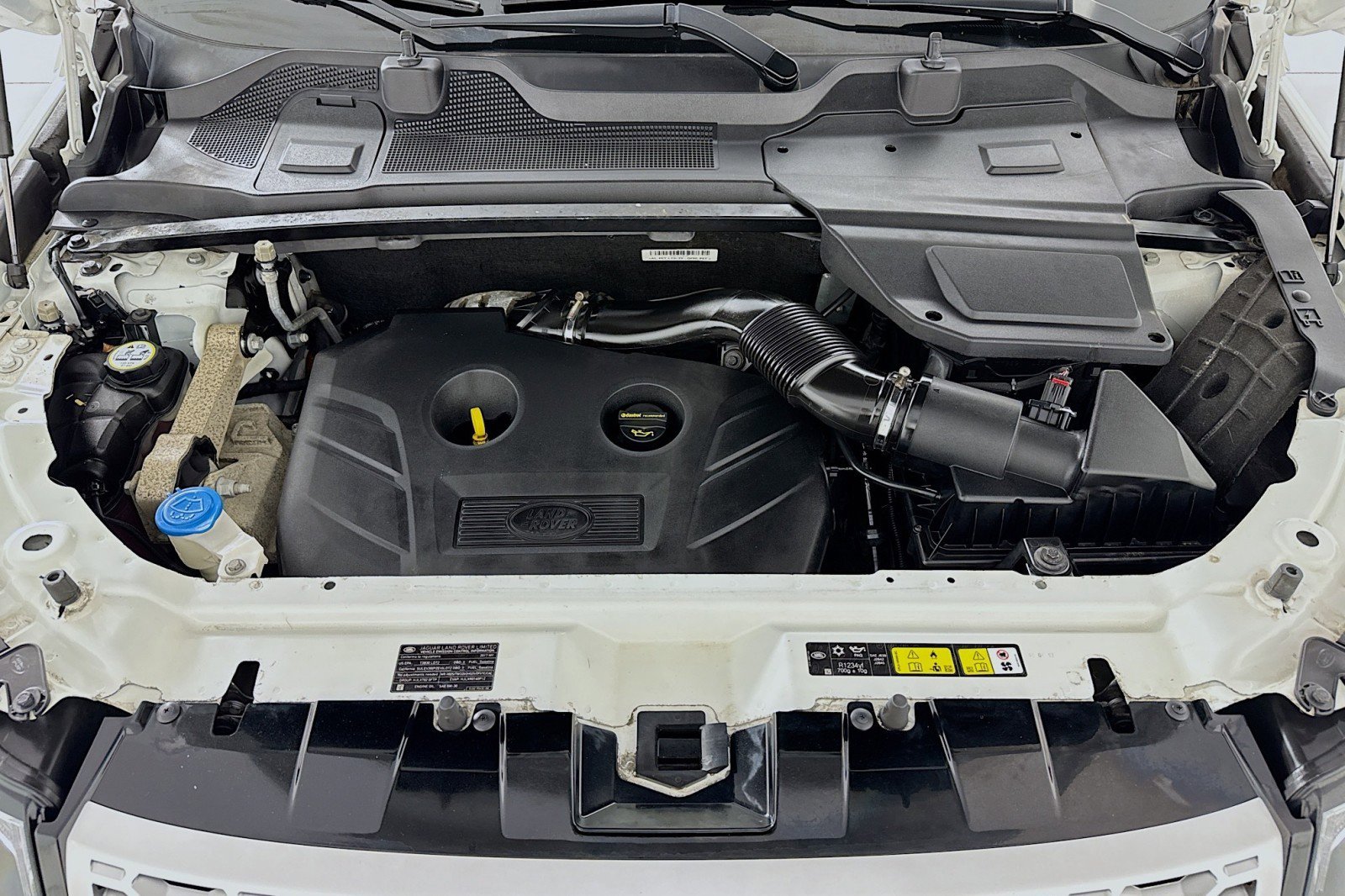 Used 2017 Land Rover Discovery Sport HSE Luxury image 11