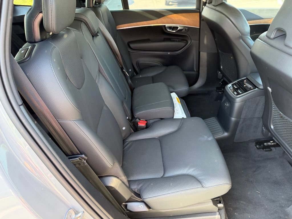 Used 2025 Volvo XC90 T8 Plus w/ Protection Package Premier AWD/4WD image 17