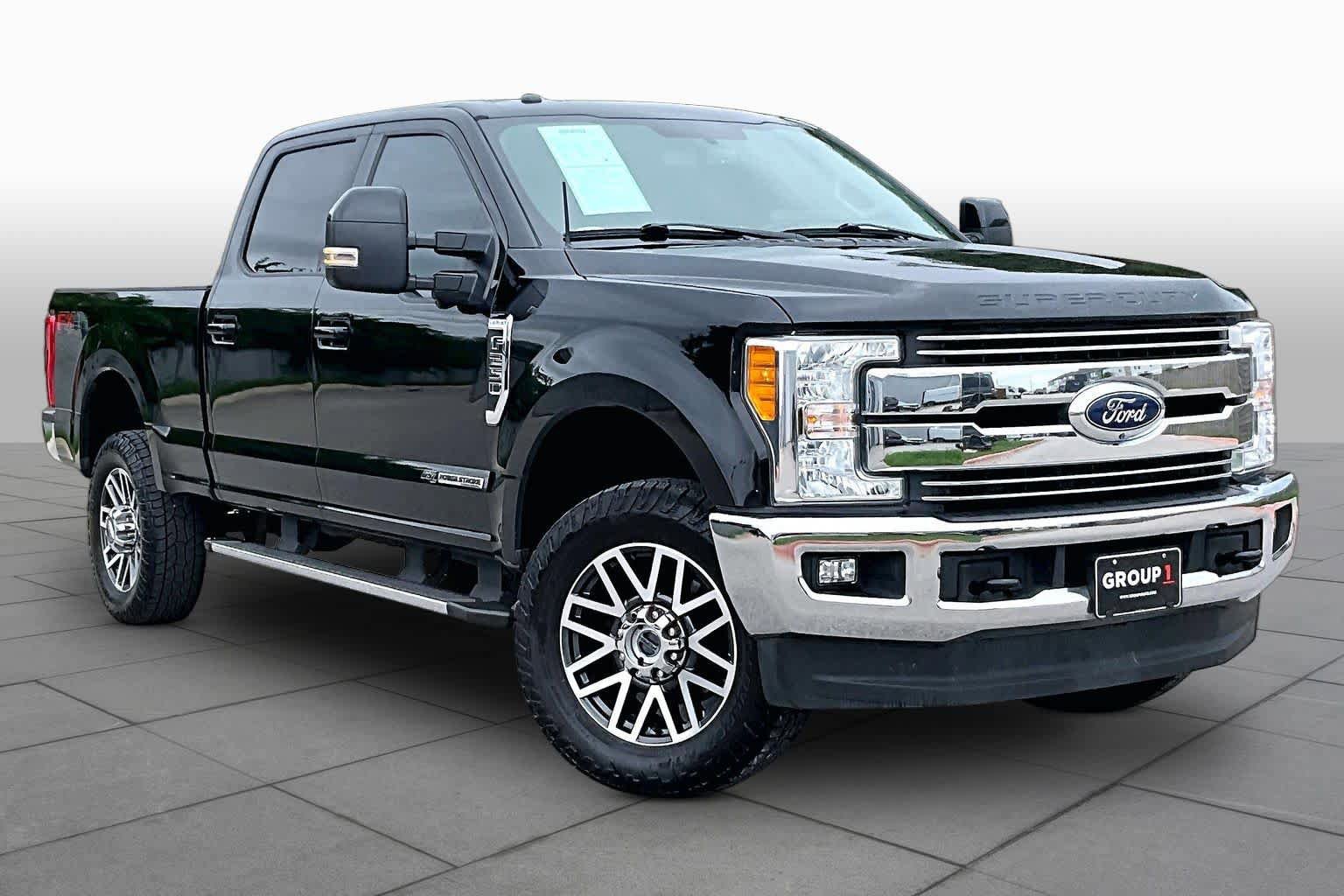 Used 2017 Ford F250 Lariat w/ Lariat Value Package image 3