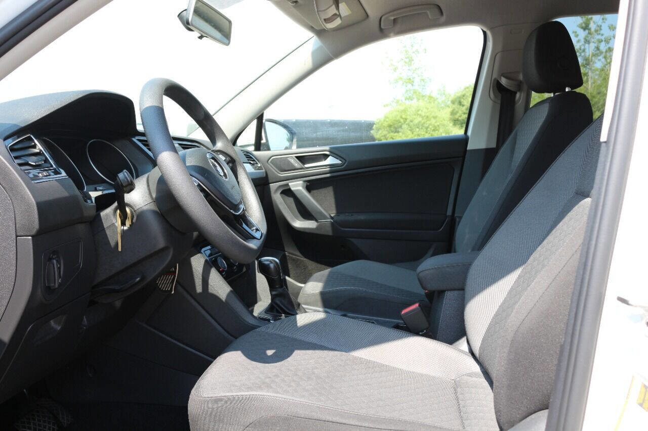 Used 2020 Volkswagen Tiguan S image 9