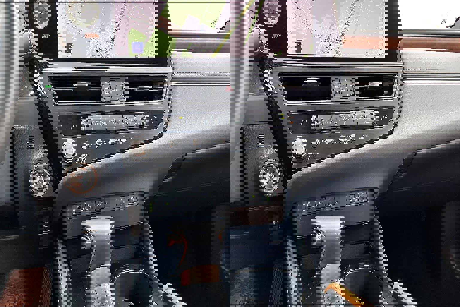 Used 2025 Lexus ES 300h w/ Premium Package image 35