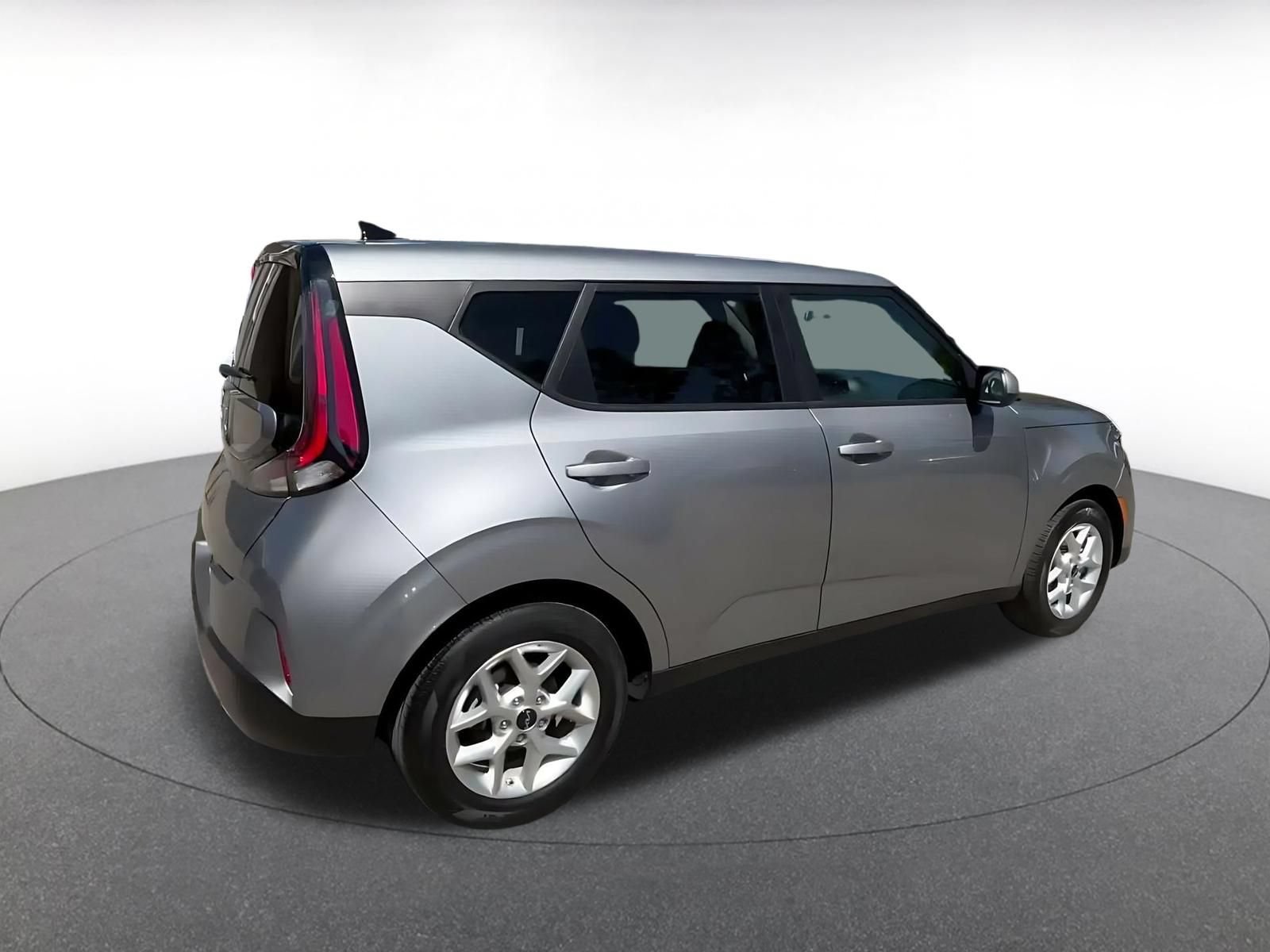 Used 2025 Kia Soul LX w/ LX Technology Package FWD image 14