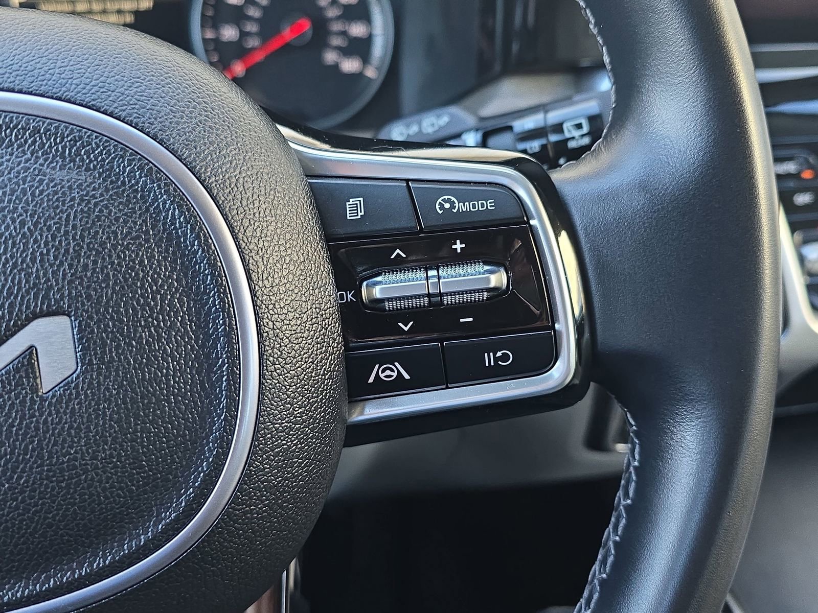 Used 2023 Kia Sorento S image 21