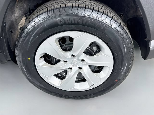 Used 2022 Toyota RAV4 LE FWD image 29