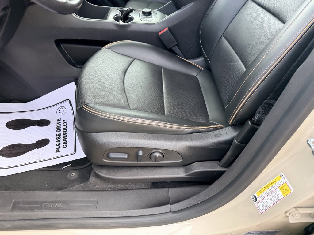 Used 2022 GMC Terrain AT4 image 14