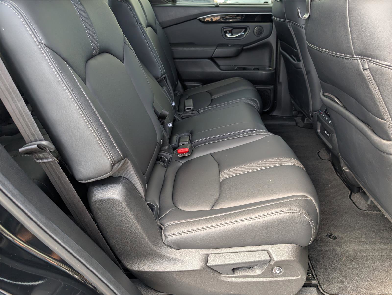 Used 2025 Honda Pilot EX-L image 37