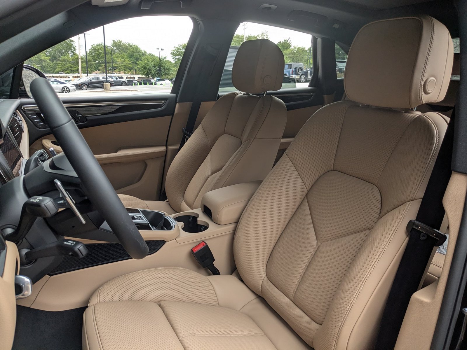 New 2026 Porsche Macan AWD/4WD image 5