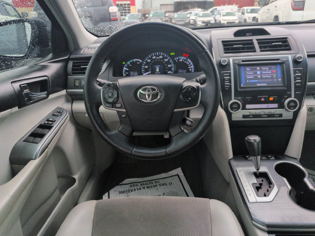 Used 2014 Toyota Camry XLE w/ Leather Package FWD image 14