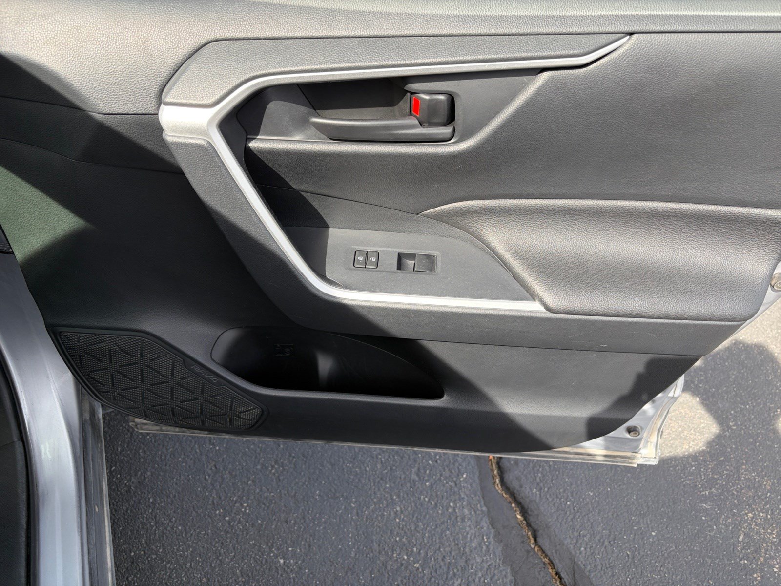 Used 2023 Toyota RAV4 LE AWD/4WD image 27