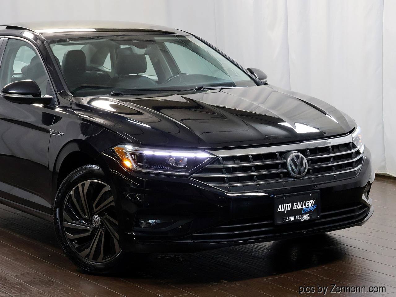 Used 2019 Volkswagen Jetta SEL Premium FWD image 2