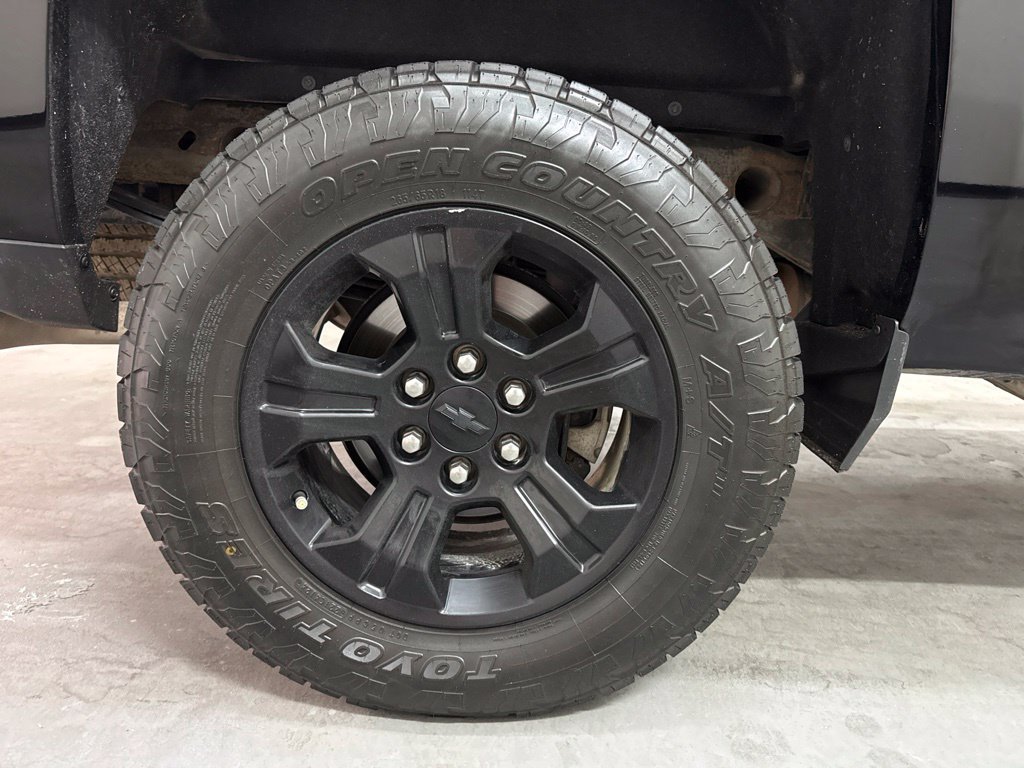 Used 2017 Chevrolet Silverado 1500 LT w/ Midnight Edition AWD/4WD image 43