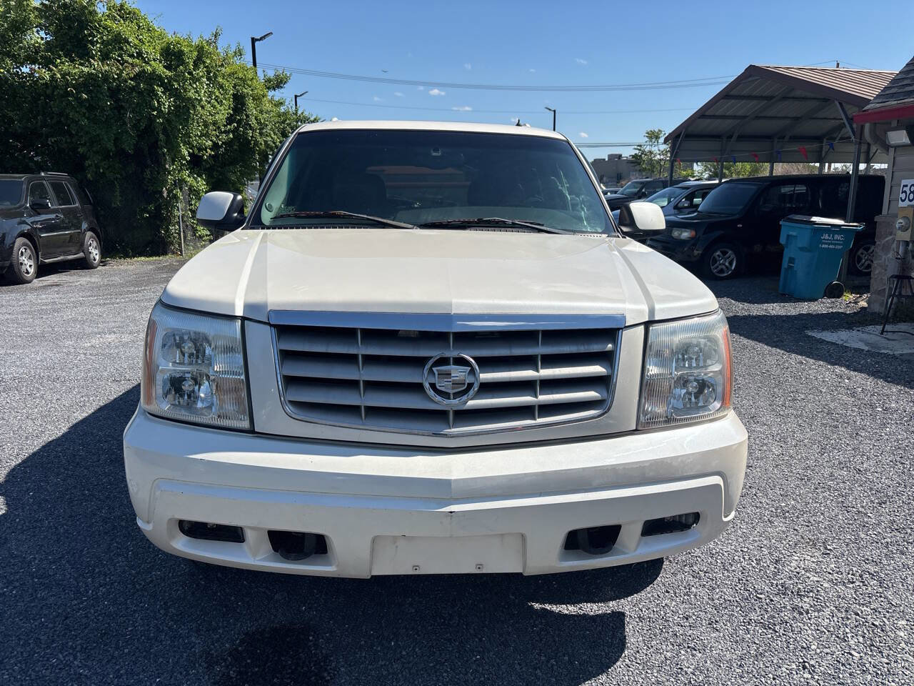 Used 2002 Cadillac Escalade AWD image 2