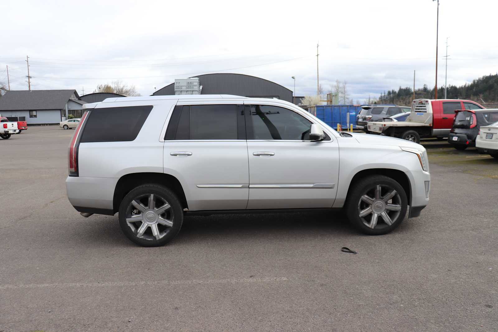 Used 2016 Cadillac Escalade Luxury image 4