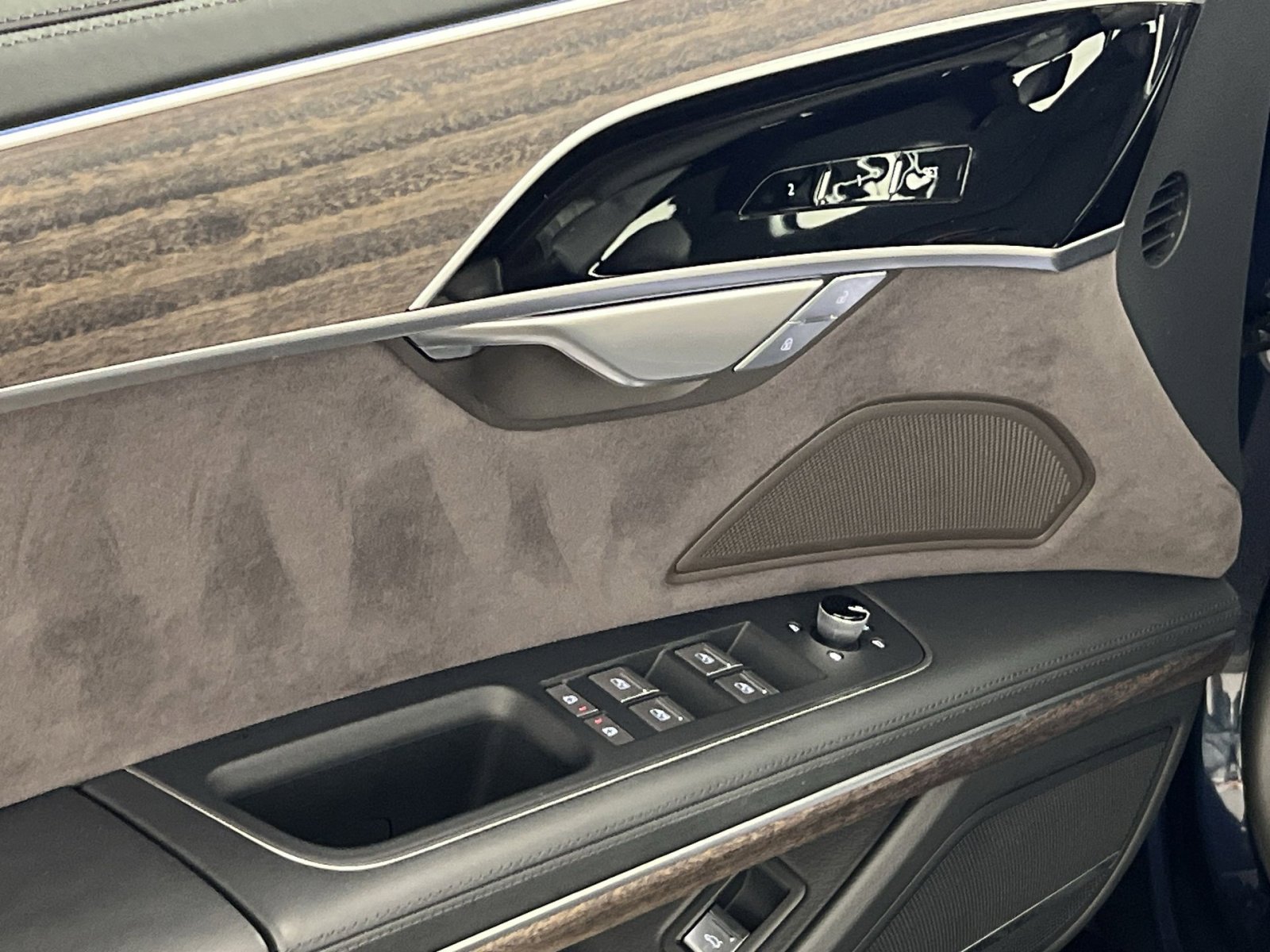 Used 2024 Audi A8 L 3.0T image 16