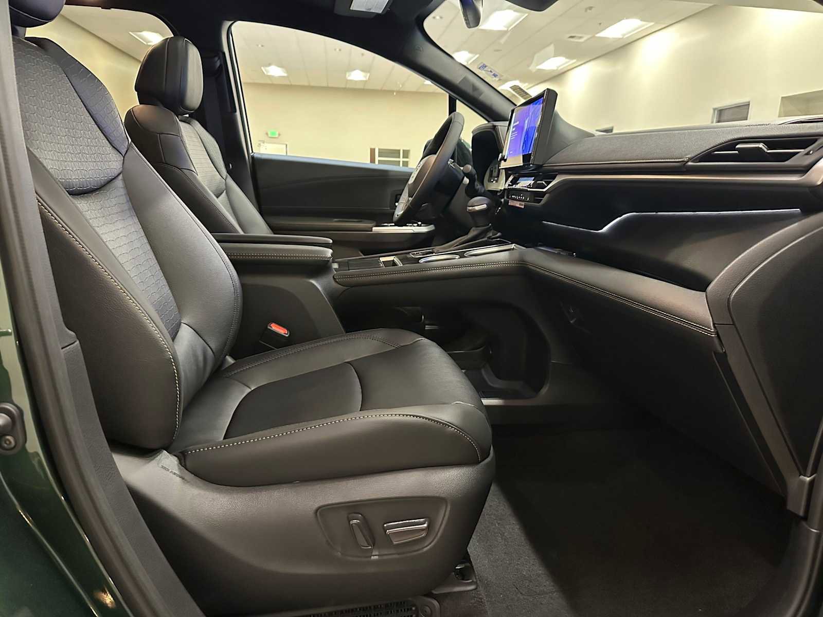 Certified 2026 Toyota Sienna XLE Woodland Edition image 27