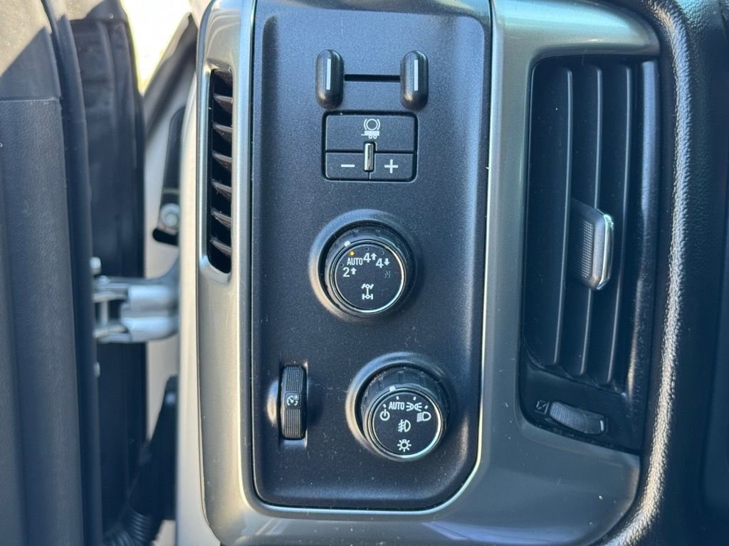 Used 2018 Chevrolet Silverado 1500 LT w/ All Star Edition AWD/4WD image 16