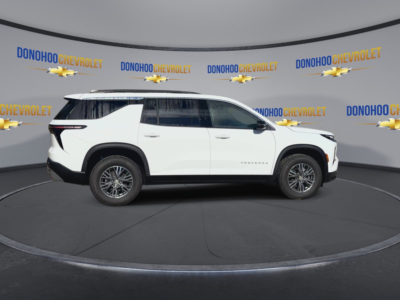 New 2027 Chevrolet Traverse LT FWD image 9