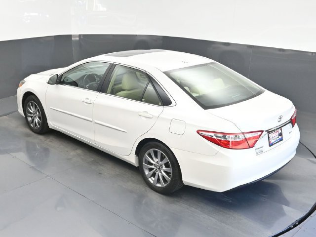 Used 2017 Toyota Camry XLE w/ Moonroof Package FWD image 30