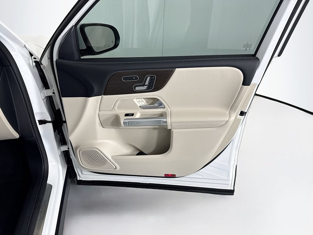 Certified 2025 Mercedes-Benz GLB 250 image 25