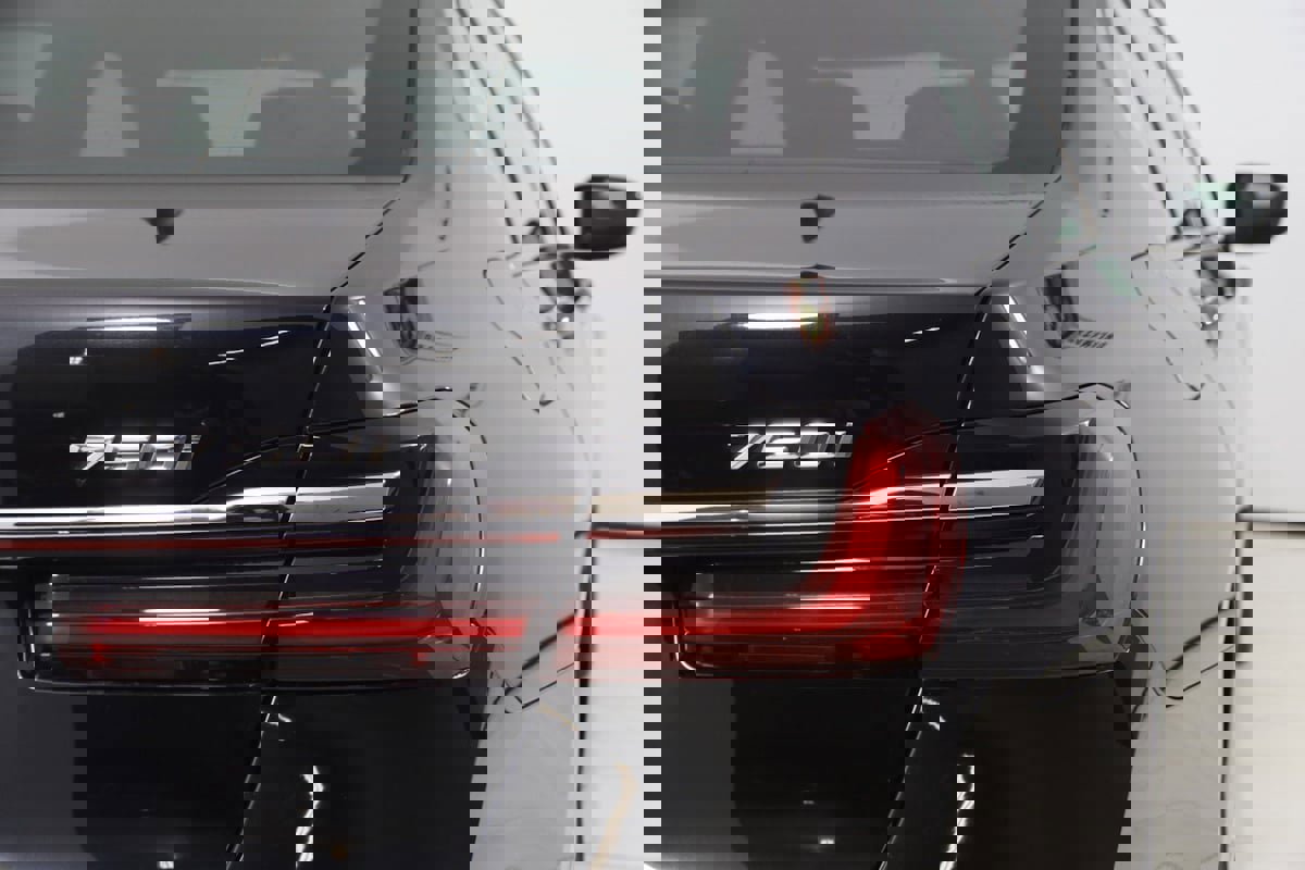 Used 2022 BMW 750i xDrive w/ M Sport Package image 60