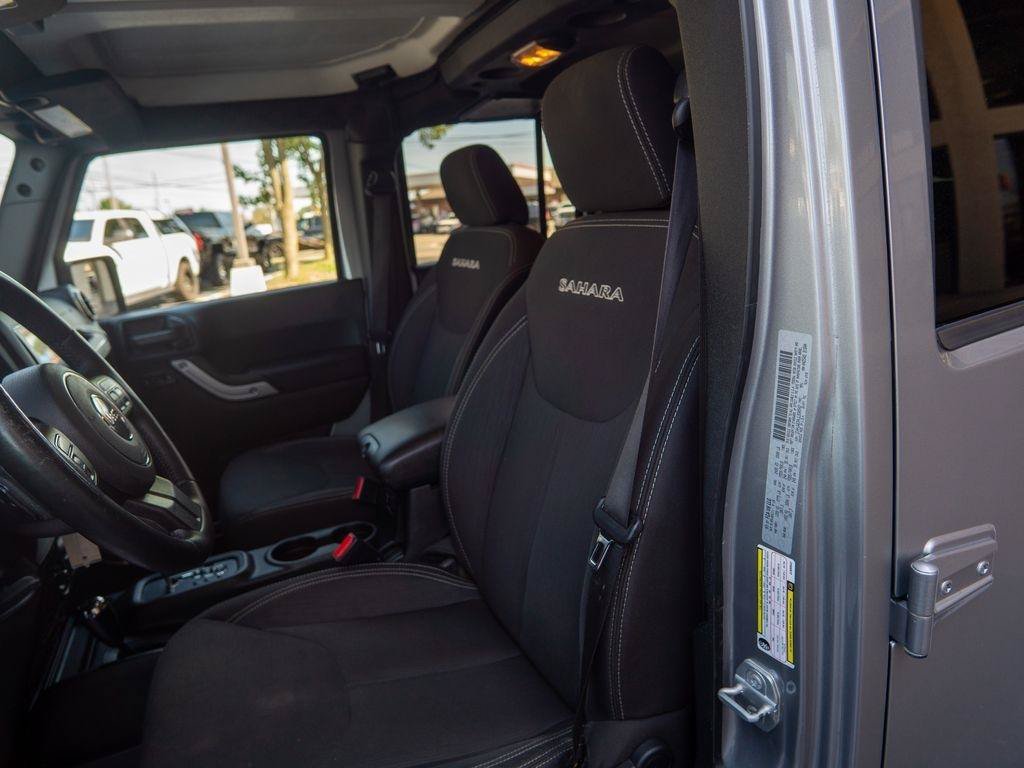 Used 2018 Jeep Wrangler Unlimited Sahara AWD/4WD image 16