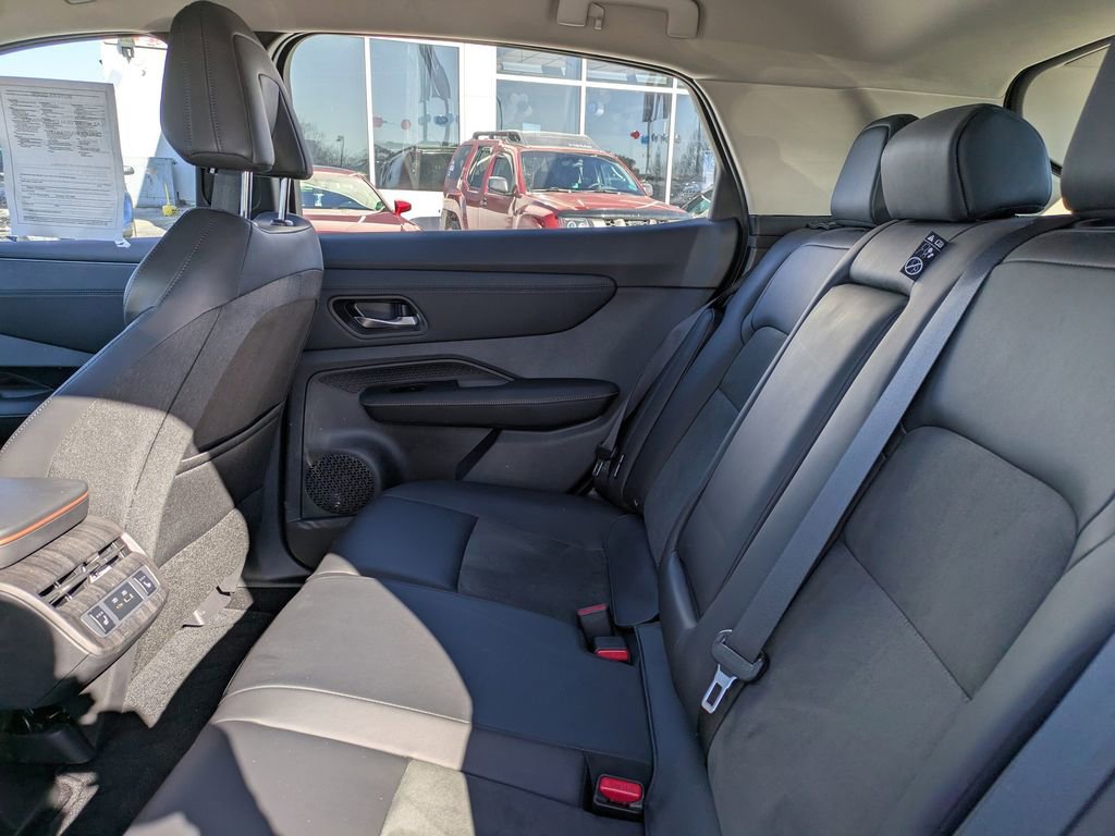 Used 2023 Nissan Ariya AWD image 15