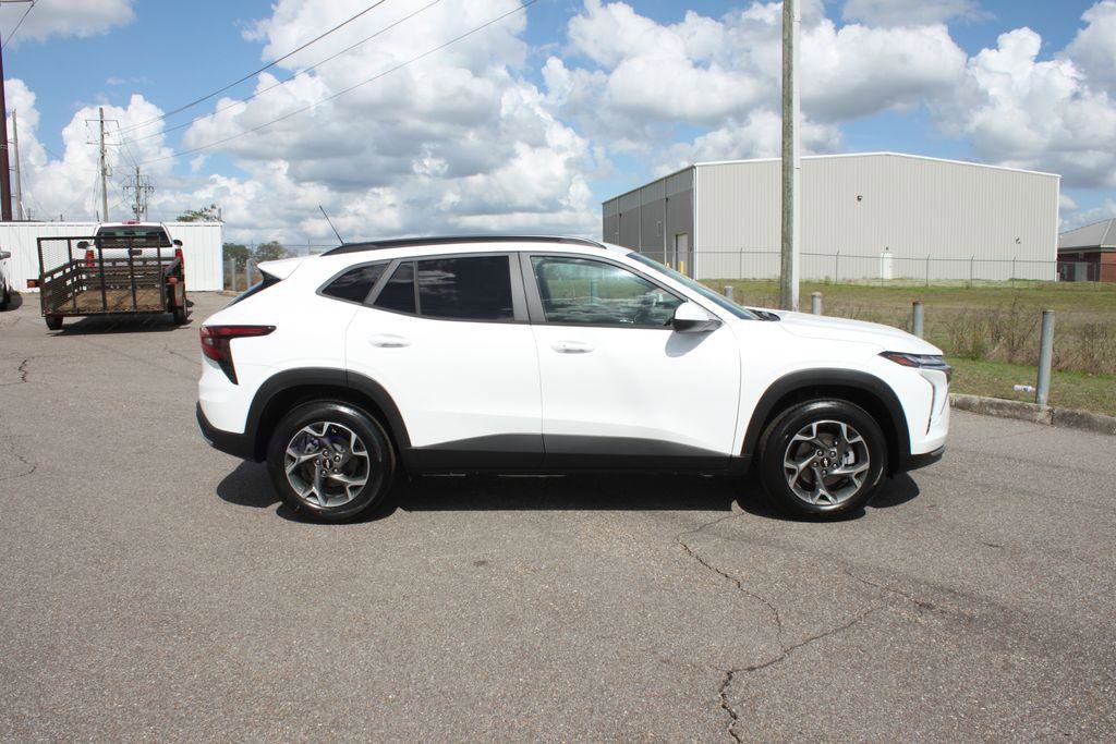 New 2026 Chevrolet Trax LT w/ Driver Confidence Package image 13