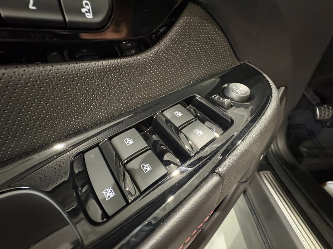 Used 2017 Chevrolet SS RWD image 39