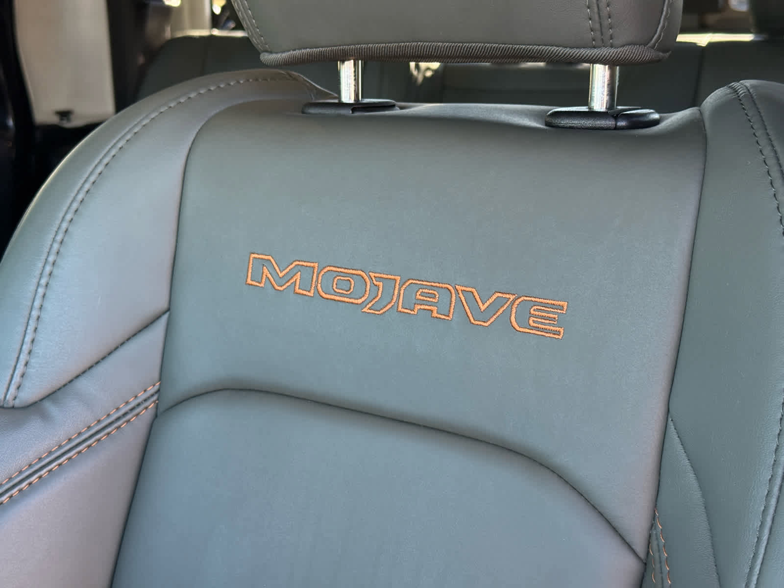 Used 2025 Jeep Gladiator Mojave w/ Convenience Group image 32