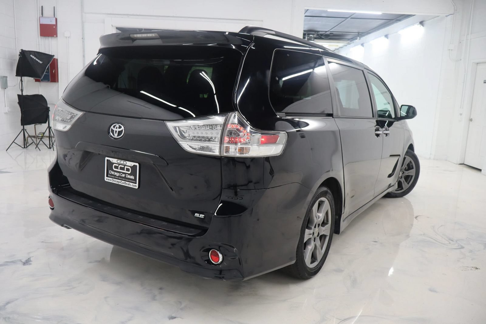 Used 2017 Toyota Sienna SE Premium FWD image 10