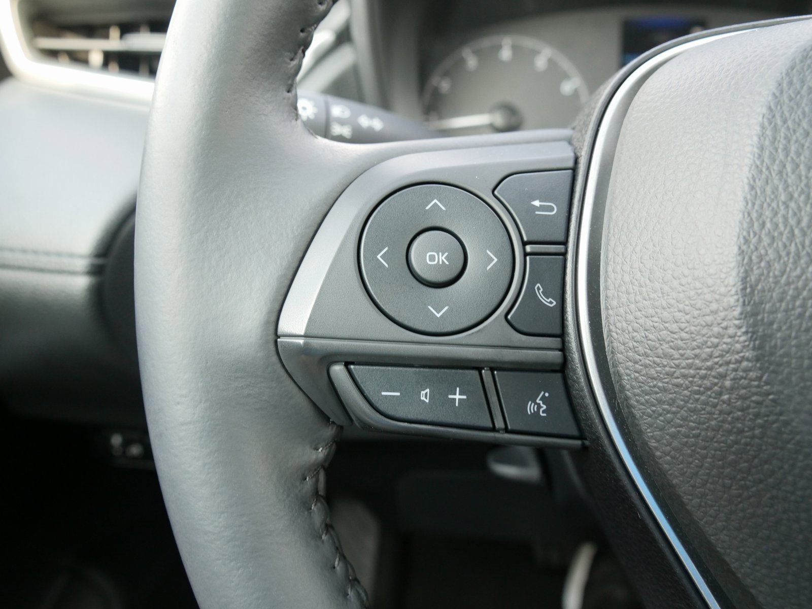 Used 2024 Toyota Corolla Cross LE image 19