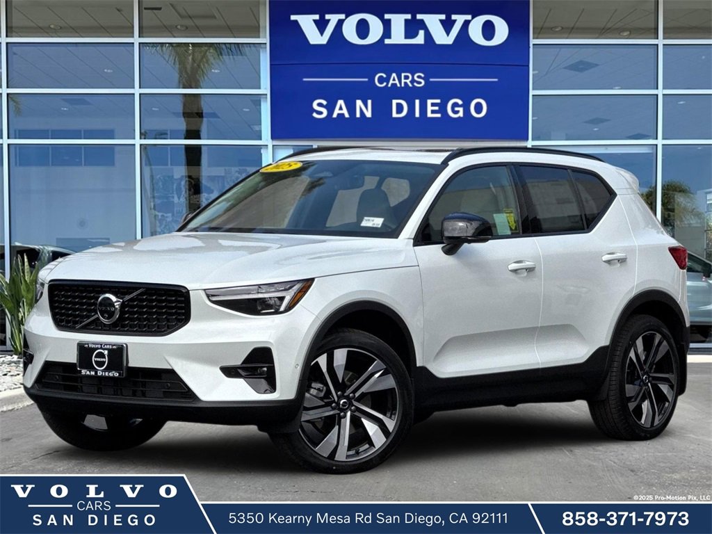New 2025 Volvo XC40 B5 Ultra w/ Protection Package