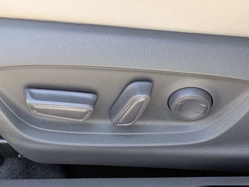 Used 2020 Toyota Camry SE image 22